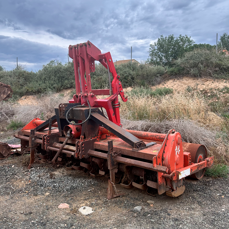 ROTOVATOR HOWARD HR 40 3 METROS CON RODILLO Y...