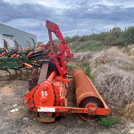 ROTOVATOR HOWARD HR 40 3 METROS CON RODILLO Y TRIPUNTAL